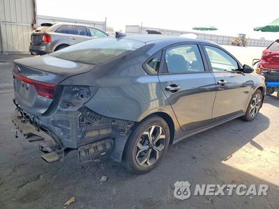 Trzecie zdjęcie samochodu z tyłu: 2021 KIA FORTE LXS VIN:3KPF24AD6ME334737 - miniatura