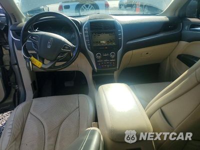 Zdjęcie 8 z 12 samochodu: 2017 LINCOLN MKC RESERVE VIN:5LMCJ3D90HUL71337 - miniatura