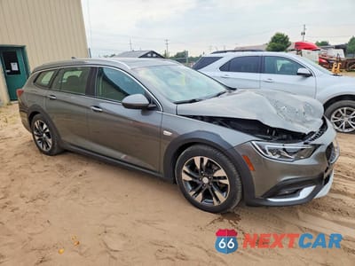 Czwarte zdjęcie samochodu z boku: 2018 BUICK REGAL TOURX ESSENCE VIN:W04GV8SX3J1135164 - miniatura
