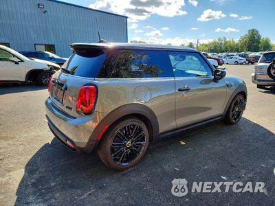 Trzecie zdjęcie samochodu z tyłu: 2022 MINI COOPER SE VIN:WMW13DJ02N2P99578 - miniatura