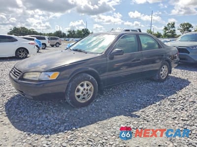 1999 TOYOTA CAMRY LE JT2BG22K7X0294174 - główne zdjęcie licytacji z USA - miniatura