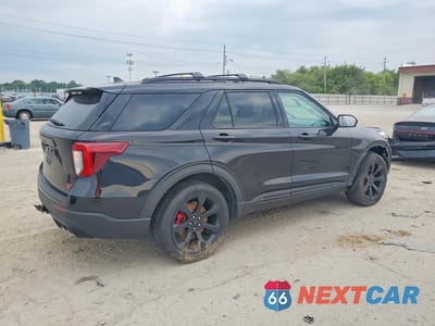 Trzecie zdjęcie samochodu z tyłu: 2022 FORD EXPLORER ST VIN:1FM5K8GC6NGB59999 - miniatura