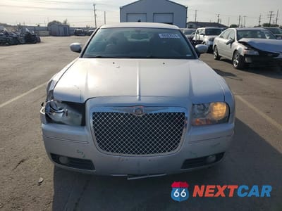 Piąte zdjęcie samochodu w środku: 2005 CHRYSLER 300 TOURING VIN:2C3JA53G75H642097 - miniatura