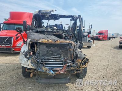 Piąte zdjęcie samochodu w środku: 2011 FREIGHTLINER CASCADIA SEMI TRUCK VIN:1FUJGBDVXBLY71936 - miniatura