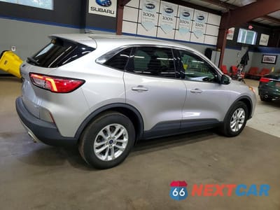 Trzecie zdjęcie samochodu z tyłu: 2020 FORD ESCAPE SE VIN:1FMCU9G66LUB79850 - miniatura