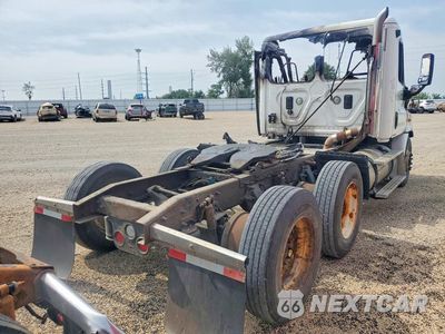 Trzecie zdjęcie samochodu z tyłu: 2011 FREIGHTLINER CASCADIA SEMI TRUCK VIN:1FUJGBDVXBLY71936 - miniatura