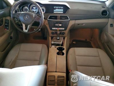 Zdjęcie 8 z 12 samochodu: 2014 MERCEDES-BENZ C 250 VIN:WDDGF4HB4EG252123 - miniatura