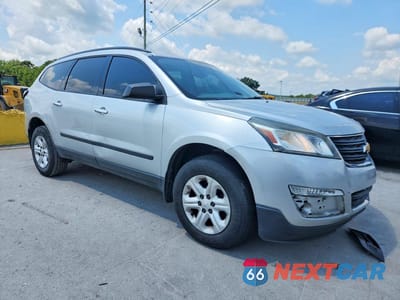 Czwarte zdjęcie samochodu z boku: 2016 CHEVROLET TRAVERSE LS VIN:1GNKRFED7GJ292481 - miniatura