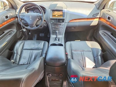 Zdjęcie 8 z 13 samochodu: 2018 LINCOLN MKT VIN:2LMHJ5NK0JBL01942 - miniatura