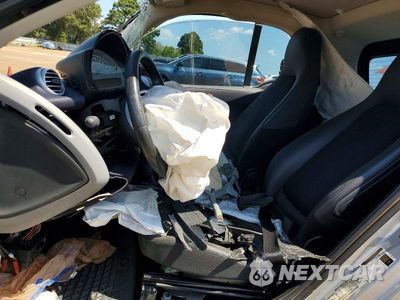 Zdjęcie 7 z 13 samochodu: 2015 SMART FORTWO PURE VIN:WMEEJ3BAXFK802600 - miniatura