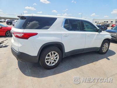 Trzecie zdjęcie samochodu z tyłu: 2019 CHEVROLET TRAVERSE LS VIN:1GNERFKW0KJ305535 - miniatura