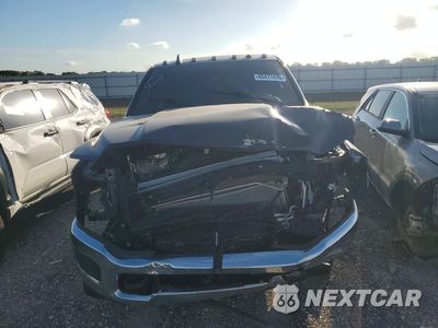 Piąte zdjęcie samochodu w środku: 2022 RAM 2500 LARAMIE VIN:3C6UR5FL3NG327900 - miniatura