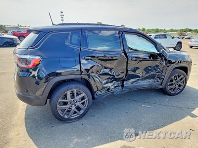 Trzecie zdjęcie samochodu z tyłu: 2026 JEEP COMPASS LIMITED VIN:3C4NJDCN5TT165146 - miniatura