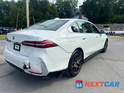 Trzecie zdjęcie samochodu z tyłu: 2027 BMW 530 XI VIN:WBA53FJ07VCY10095 - miniatura