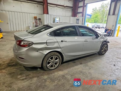 Trzecie zdjęcie samochodu z tyłu: 2018 CHEVROLET CRUZE LT VIN:1G1BE5SM6J7134987 - miniatura