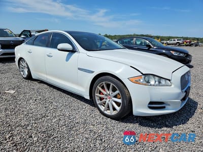 Czwarte zdjęcie samochodu z boku: 2015 JAGUAR XJ VIN:SAJWJ1CD1F8V79443 - miniatura