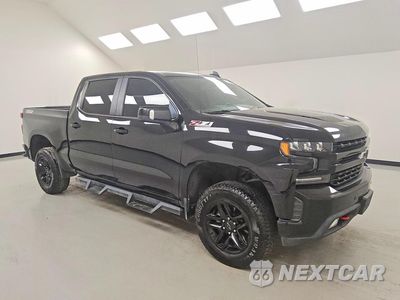 Czwarte zdjęcie samochodu z boku: 2021 CHEVROLET SILVERADO K1500 LT TRAIL BOSS VIN:3GCPYFEL1MG264813 - miniatura