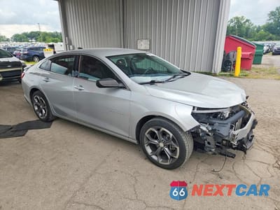 Czwarte zdjęcie samochodu z boku: 2019 CHEVROLET MALIBU RS VIN:1G1ZG5ST8KF179307 - miniatura