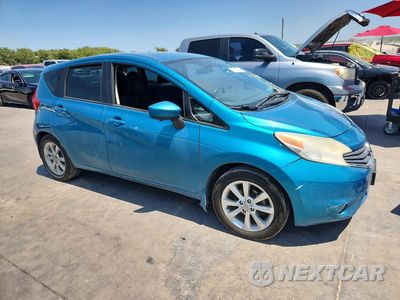 Czwarte zdjęcie samochodu z boku: 2015 NISSAN VERSA NOTE SL VIN:3N1CE2CP4FL438621 - miniatura