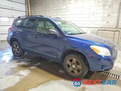 Czwarte zdjęcie samochodu z boku: 2006 TOYOTA RAV4 BASE VIN:JTMBD33V365031468 - miniatura