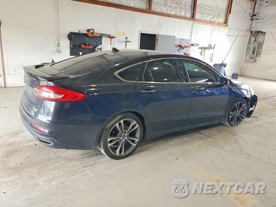 Trzecie zdjęcie samochodu z tyłu: 2020 FORD FUSION TITANIUM VIN:3FA6P0K98LR116137 - miniatura