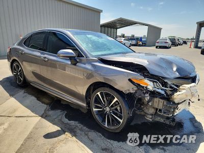 Czwarte zdjęcie samochodu z boku: 2018 TOYOTA CAMRY XSE VIN:4T1B61HKXJU562738 - miniatura