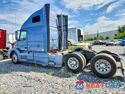 Drugie zdjęcie samochodu z przodu: 2014 VOLVO VNL SEMI TRUCK VIN:4V4NC9EH6EN157546 - miniatura