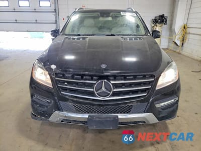 Piąte zdjęcie samochodu w środku: 2013 MERCEDES-BENZ ML 350 4MATIC VIN:4JGDA5HB5DA248855 - miniatura