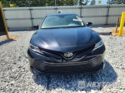 Piąte zdjęcie samochodu w środku: 2020 TOYOTA CAMRY LE VIN:4T1C11AK2LU971381 - miniatura