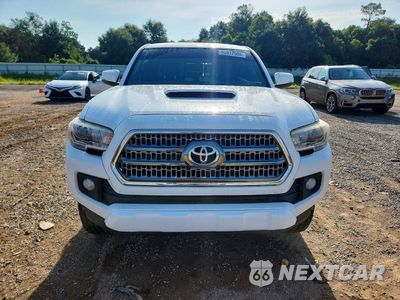 Piąte zdjęcie samochodu w środku: 2017 TOYOTA TACOMA TRD SPORT VIN:5TFAZ5CN7HX036236 - miniatura