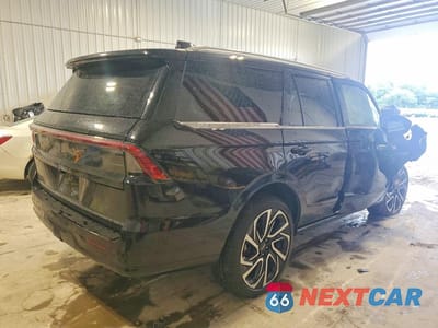 Trzecie zdjęcie samochodu z tyłu: 2026 LINCOLN NAVIGATOR RESERVE VIN:5LMJJ2LG0TEL08470 - miniatura