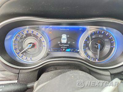 Zdjęcie 9 z 12 samochodu: 2018 CHRYSLER 300 TOURING VIN:2C3CCAAG0JH340997 - miniatura