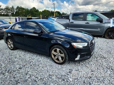 Czwarte zdjęcie samochodu z boku: 2018 AUDI A3 PREMIUM VIN:WAUAUGFF2J1005190 - miniatura