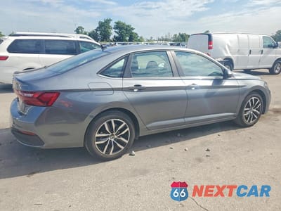 Trzecie zdjęcie samochodu z tyłu: 2025 VOLKSWAGEN JETTA SE VIN:3VW7X7BU6SM050367 - miniatura