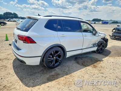 Trzecie zdjęcie samochodu z tyłu: 2024 VOLKSWAGEN TIGUAN SE R-LINE BLACK VIN:3VVCB7AX4RM072374 - miniatura
