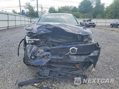 Piąte zdjęcie samochodu w środku: 2023 VOLVO C40 RECHARGE PLUS VIN:YV4ED3GL0P2064692 - miniatura