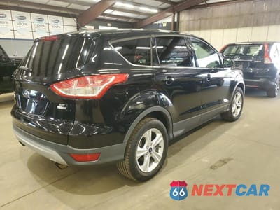 Trzecie zdjęcie samochodu z tyłu: 2016 FORD ESCAPE SE VIN:1FMCU9GX6GUA34208 - miniatura