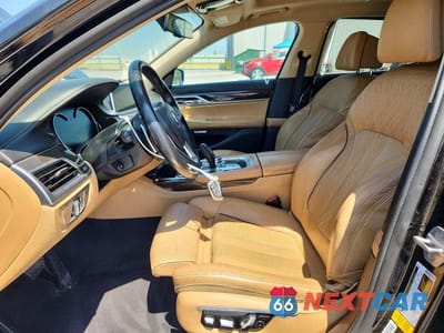 Zdjęcie 7 z 12 samochodu: 2016 BMW 740 I VIN:WBA7E2C50GG503948 - miniatura