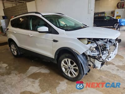 Czwarte zdjęcie samochodu z boku: 2018 FORD ESCAPE SE VIN:1FMCU0GD4JUA58709 - miniatura