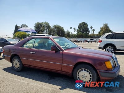 Czwarte zdjęcie samochodu z boku: 1992 MERCEDES-BENZ 300 CE VIN:WDBEA51D6NB657915 - miniatura
