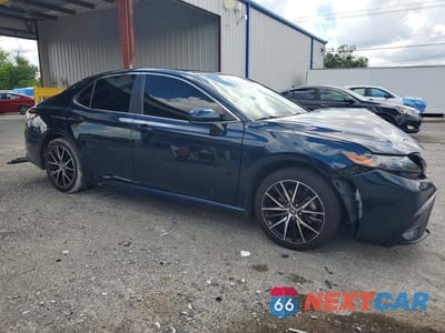 Czwarte zdjęcie samochodu z boku: 2021 TOYOTA CAMRY SE VIN:4T1G11AK0MU535387 - miniatura