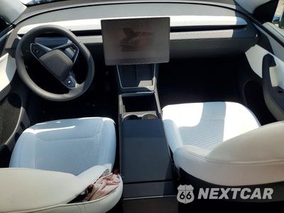 Zdjęcie 8 z 12 samochodu: 2026 TESLA MODEL Y VIN:7SAYGDEE6TA397813 - miniatura