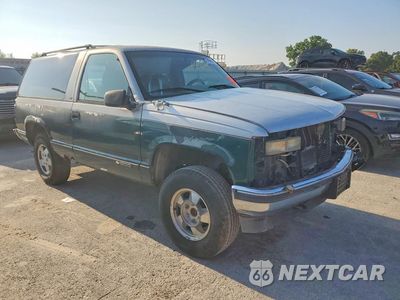 Czwarte zdjęcie samochodu z boku: 1995 CHEVROLET TAHOE K1500 VIN:3GNEK18K4SG109868 - miniatura
