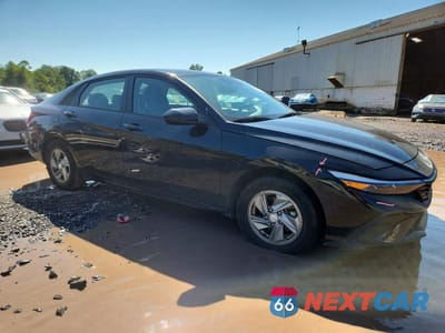 Czwarte zdjęcie samochodu z boku: 2025 HYUNDAI ELANTRA SE VIN:KMHLL4DG5SU916957 - miniatura
