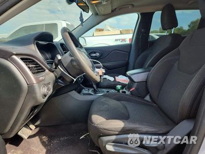 Zdjęcie 7 z 12 samochodu: 2019 JEEP CHEROKEE LATITUDE VIN:1C4PJLCBXKD115193 - miniatura