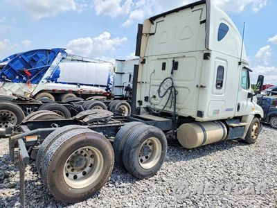 Trzecie zdjęcie samochodu z tyłu: 2013 FREIGHTLINER CASCADIA SEMI TRUCK VIN:1FUJGLBG7DLFH6143 - miniatura