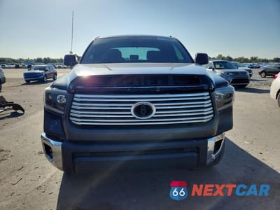Piąte zdjęcie samochodu w środku: 2018 TOYOTA TUNDRA SR VIN:5TFRM5F12JX129729 - miniatura