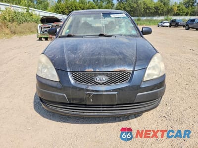 Piąte zdjęcie samochodu w środku: 2007 KIA RIO BASE VIN:KNADE123276209387 - miniatura
