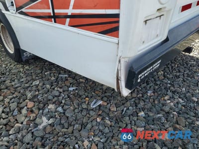 Zdjęcie 9 z 10 samochodu: 2004 FORD ECONOLINE E450 SUPER DUTY CUTAWAY VAN VIN:1FDXE45SX4HA70643 - miniatura
