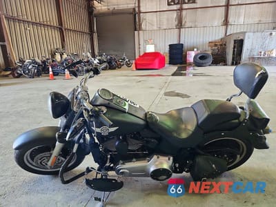 Trzecie zdjęcie samochodu z tyłu: 2010 HARLEY-DAVIDSON FLSTFB VIN:1HD1JN517AB037499 - miniatura